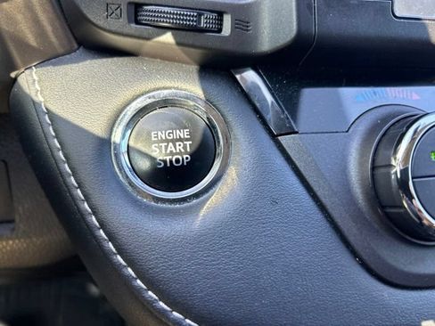 Used 2016 Toyota RAV4 XLE w/ Convenience Package FWD image 17