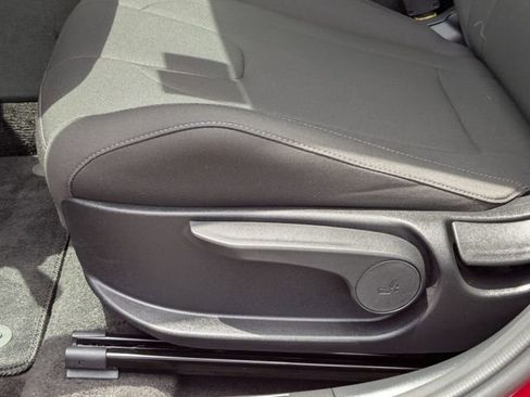 Used 2025 Hyundai Elantra Sport image 12