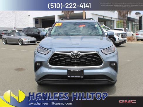 Used 2023 Toyota Highlander Limited FWD image 4