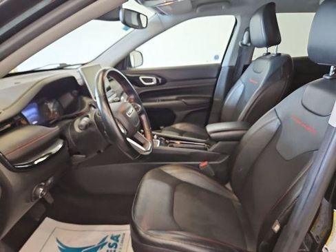 Used 2022 Jeep Compass Trailhawk w/ Trailhawk Convenience Group AWD/4WD image 3