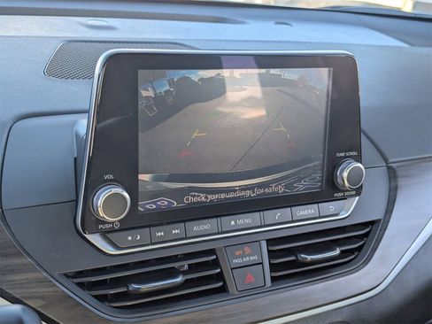 Used 2024 Nissan Altima 2.5 SV image 25