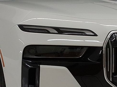 Certified 2023 BMW 740i 740i image 9