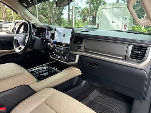 Used 2023 Ford Expedition XLT RWD image 15