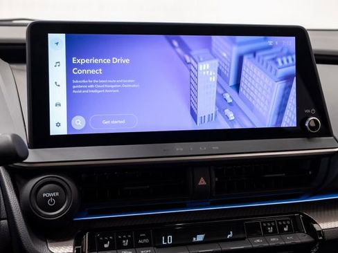 Used 2025 Toyota Prius Limited w/ Limited Premium Package FWD image 17
