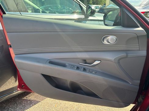 Used 2025 Hyundai Elantra SEL FWD image 18