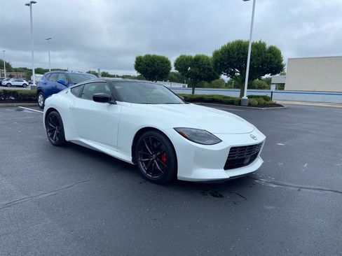 Used 2023 Nissan Z w/ Floor Mat Package (L93) RWD image 7