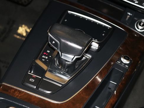 Used 2018 Audi Q5 2.0T Premium image 57