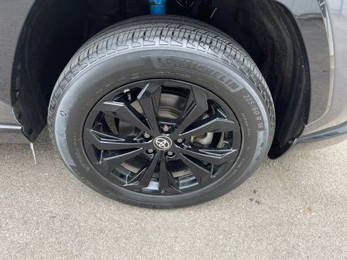 Used 2022 Toyota RAV4 SE image 42