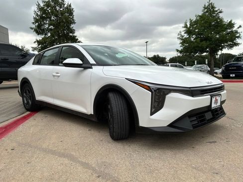 Used 2025 Kia K4 FWD image 4