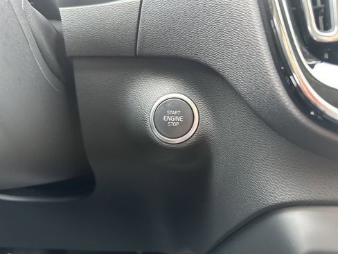 Certified 2025 Volvo XC40 B5 Core image 28