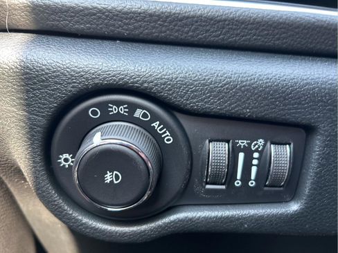 New 2026 Chrysler Pacifica Limited FWD image 26