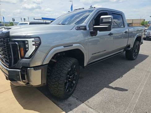 Used 2024 GMC Sierra 2500 Denali Ultimate w/ Max Trailering Package AWD/4WD image 3