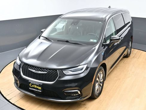 Used 2023 Chrysler Pacifica Touring-L FWD image 38