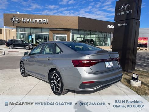 Used 2025 Volkswagen Jetta SE image 15