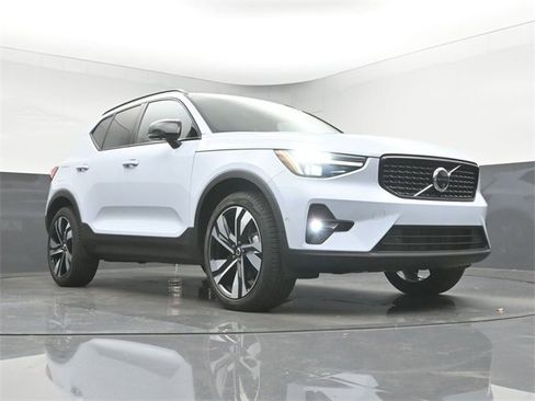 Used 2024 Volvo XC40 B5 Ultimate w/ Protection Package Premier image 41