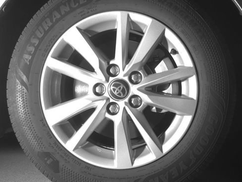 Used 2025 Toyota Camry LE FWD image 13