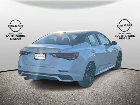 Used 2025 Nissan Sentra SR w/ SR Premium Package FWD image 8