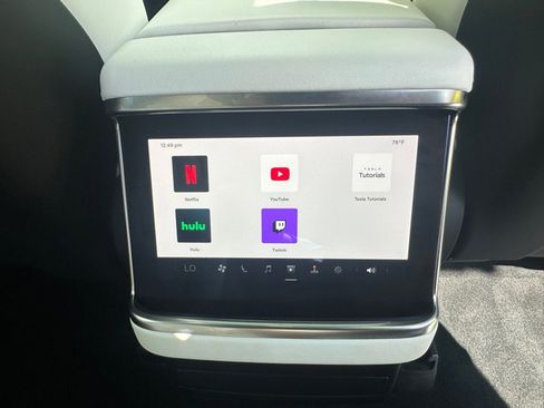 Used 2022 Tesla Model X image 59