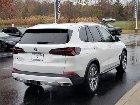New 2026 BMW X5 xDrive50e image 5