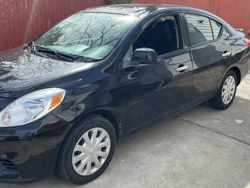 Used 2014 Nissan Versa SV image 1