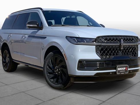 New 2026 Lincoln Navigator Reserve w/ Jet Appearance Package AWD/4WD image 2