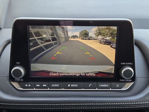 Used 2024 Nissan Rogue S AWD/4WD image 12