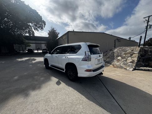 Used 2021 Lexus GX 460 Premium w/ Premium Package AWD/4WD image 3