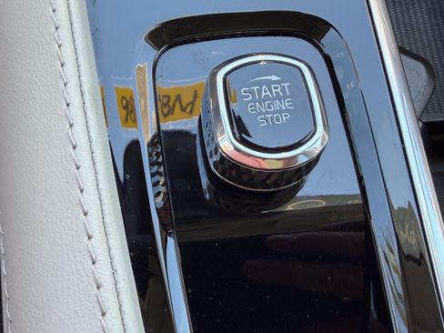 Certified 2023 Volvo XC90 B6 Plus AWD/4WD image 24