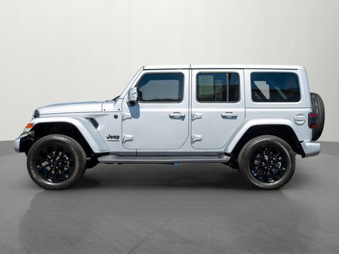Used 2022 Jeep Wrangler Unlimited Sahara image 4