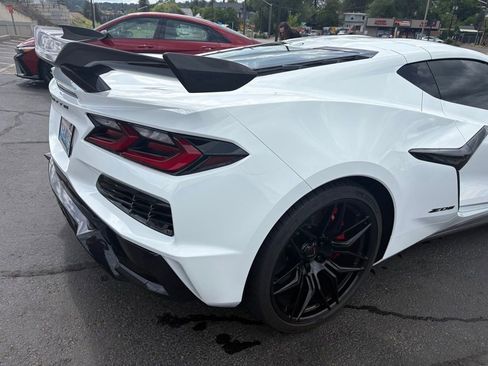 Used 2024 Chevrolet Corvette Z06 w/ Z07 Performance Package RWD image 7