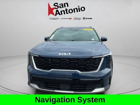 Used 2025 Kia Sorento S AWD/4WD image 4