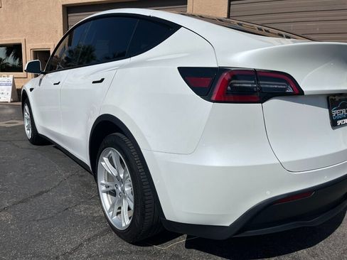Used 2021 Tesla Model Y Long Range AWD/4WD image 23
