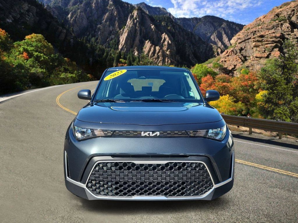 Used 2025 Kia Soul LX w/ LX Technology Package FWD image 6