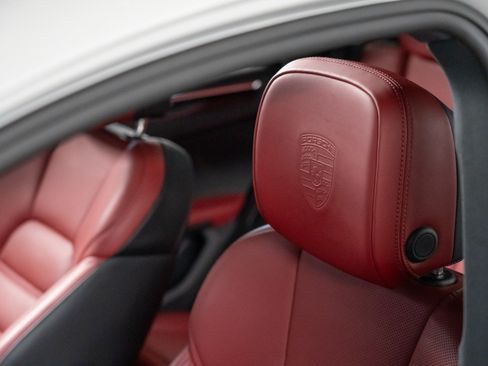 Certified 2026 Porsche Macan AWD/4WD image 24