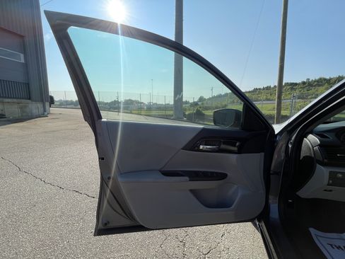 Used 2016 Honda Accord LX image 11