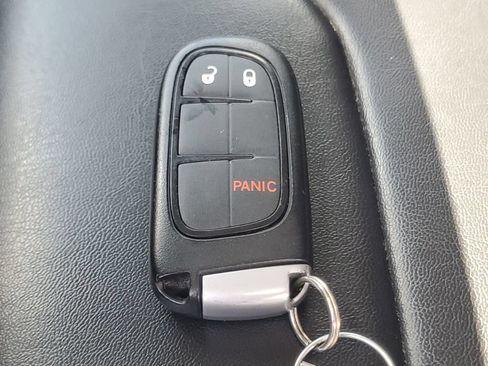 Used 2019 Jeep Cherokee Latitude Plus AWD/4WD image 38