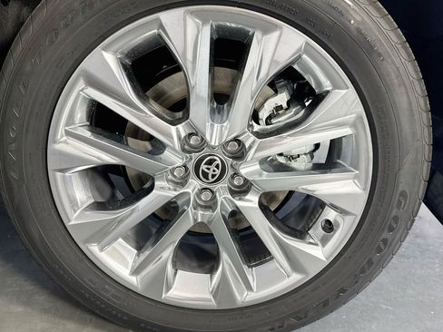 New 2026 Toyota Highlander Limited AWD/4WD image 32