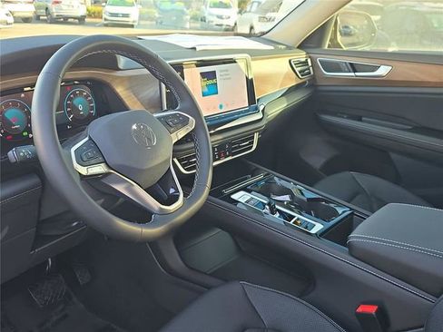 New 2026 Volkswagen Atlas SE FWD image 17