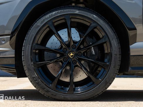 Used 2024 Lamborghini Urus S AWD/4WD image 8