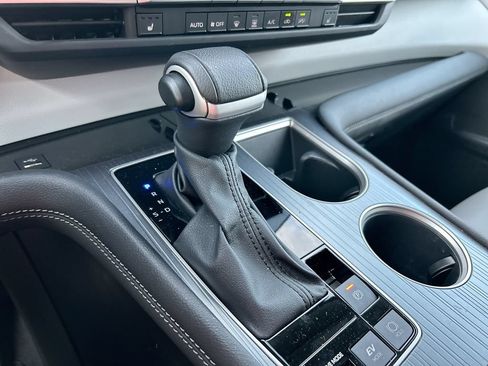 Used 2025 Toyota Sienna XLE FWD image 27