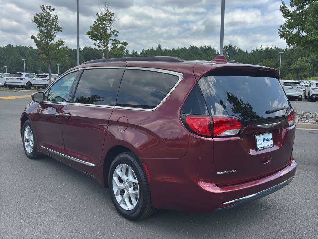 Used 2017 Chrysler Pacifica Touring-L w/ Tire & Wheel Group FWD image 5