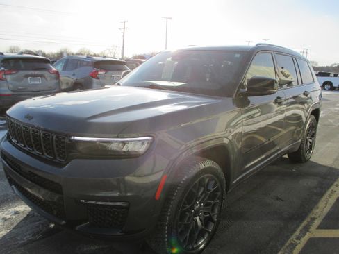 Used 2023 Jeep Grand Cherokee L Summit w/ High Altitude Package image 7