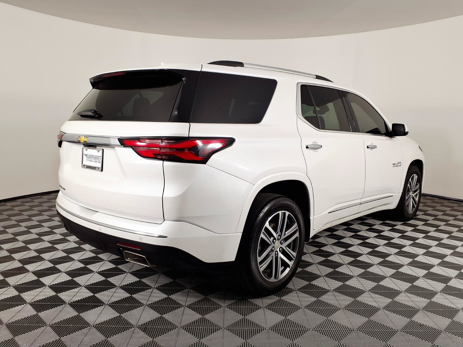 Used 2023 Chevrolet Traverse High Country AWD/4WD image 4