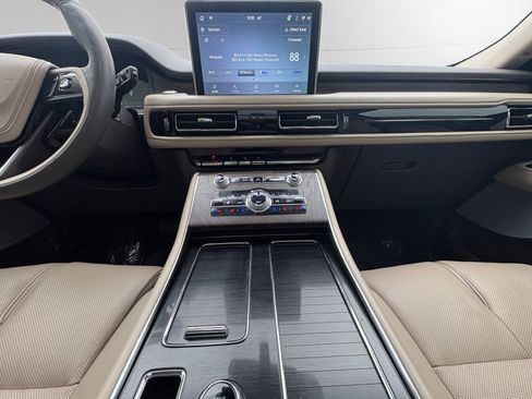 Certified 2023 Lincoln Aviator Reserve w/ Equipment Group 201A AWD/4WD image 11
