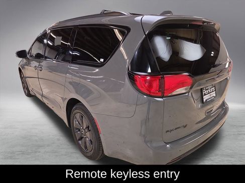 Used 2020 Chrysler Pacifica Limited w/ Quick Oder Package 2EV RED-S image 6