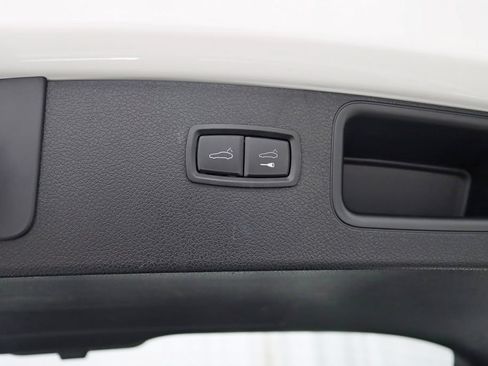 Used 2021 Porsche Macan AWD/4WD image 36