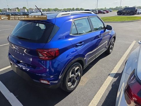 Certified 2023 Hyundai Venue Limited FWD image 7