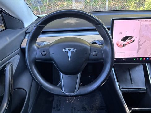 Used 2018 Tesla Model 3 Mid Range RWD image 12
