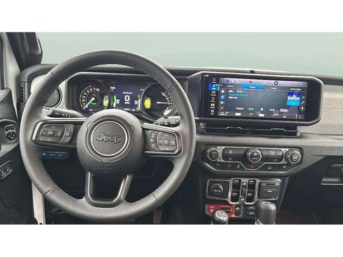Used 2025 Jeep Wrangler Willys image 12