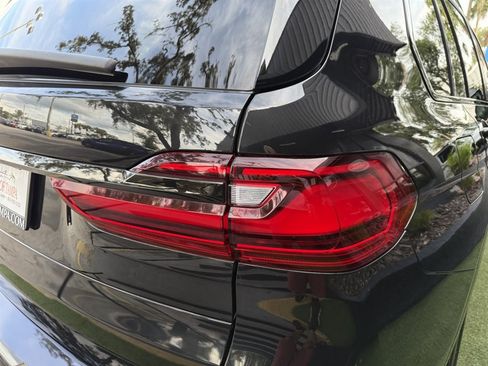 Used 2022 BMW X7 xDrive40i w/ M Sport Package AWD/4WD image 11